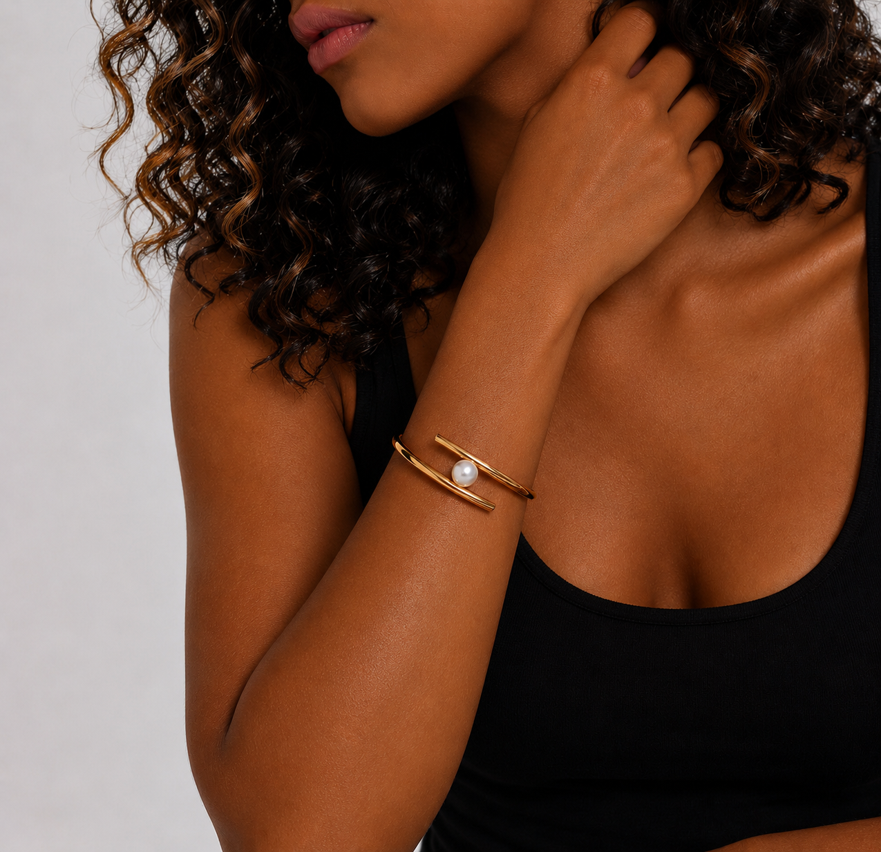 Lustrous Frame Cuff