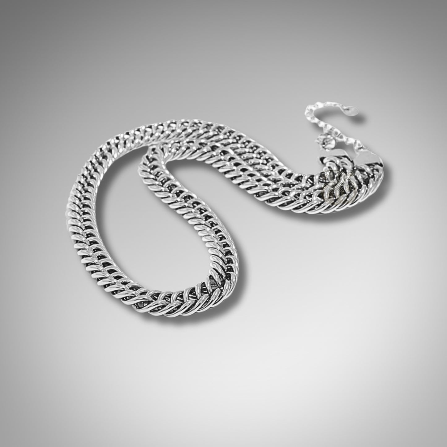Gilded Strength ~A blend of power and gold-plated elegance~