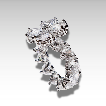 Signature Icy Clover Ring Frost