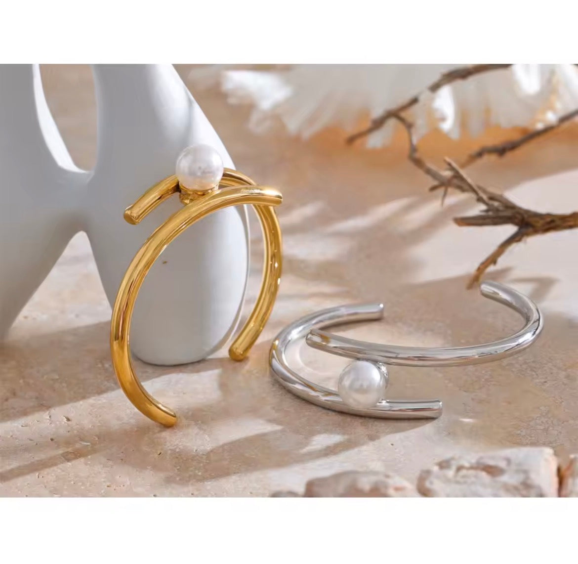 Lustrous Frame Cuff