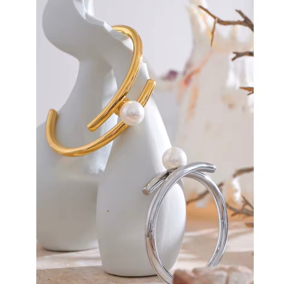 Lustrous Frame Cuff