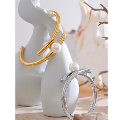 Lustrous Frame Cuff