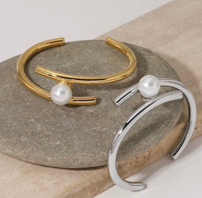 Lustrous Frame Cuff